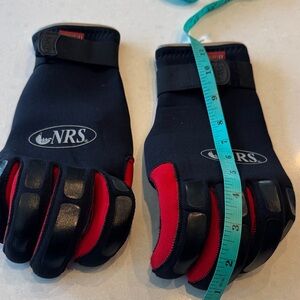 NRS titanium Xl Black and Red Men's Gloves